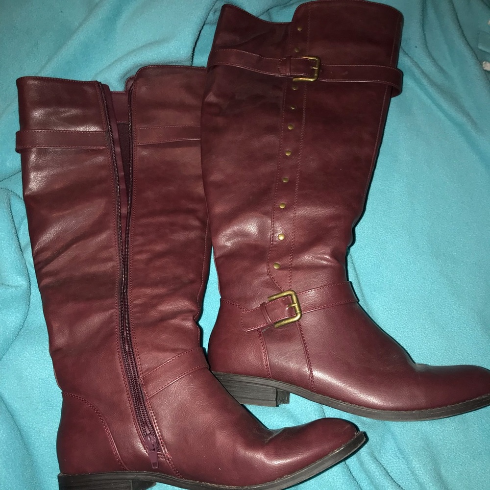 maroon boots